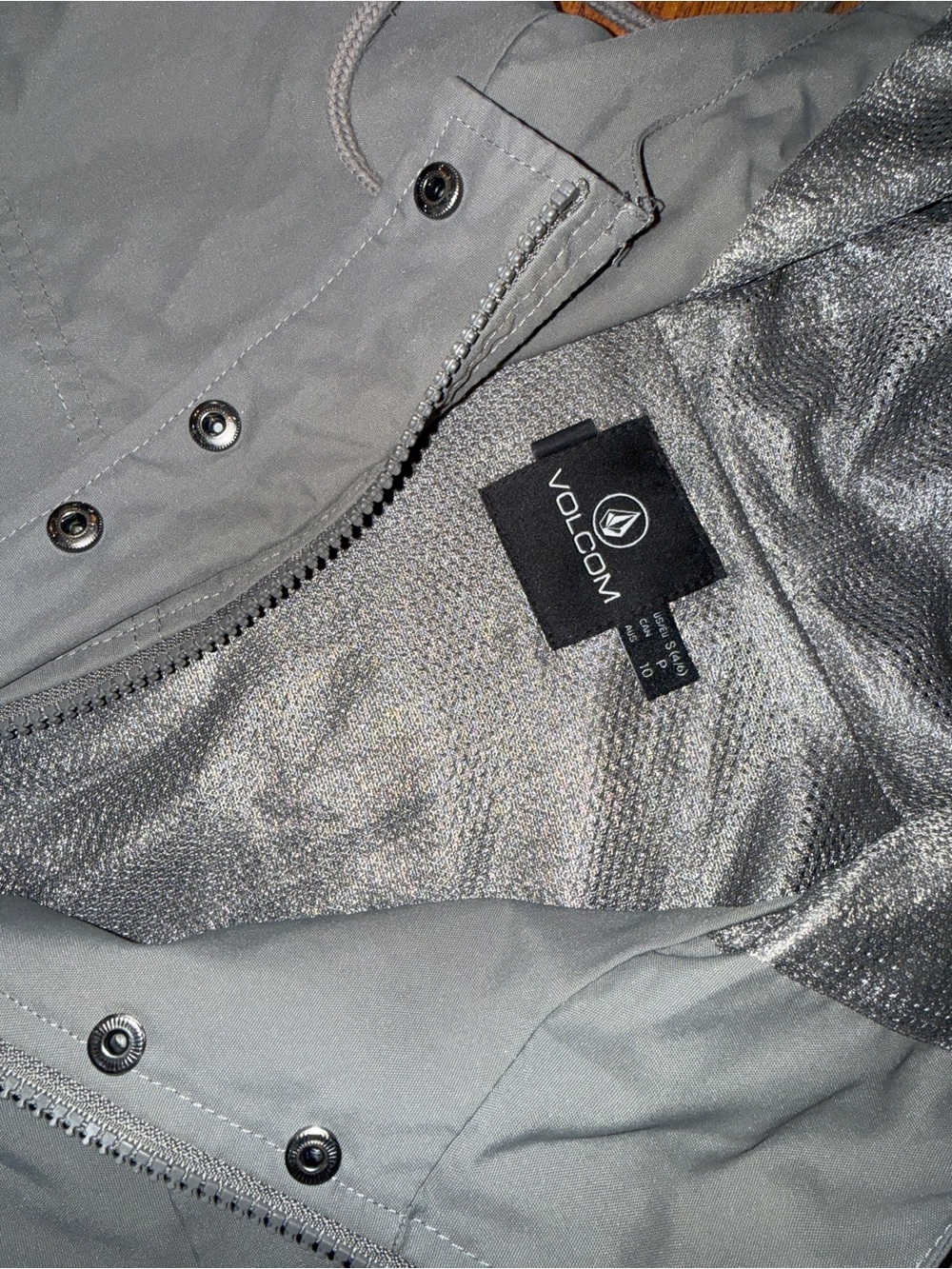 Volcom women’s rain/wind coat - Picture 4 of 5